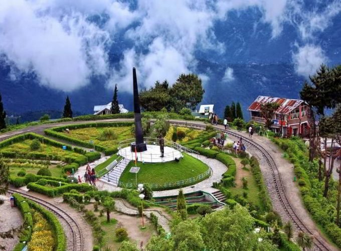 Beautiful Darjeeling trek tour  3 Night / 4 Days